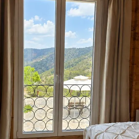 Pinecone Luxury Louvaras