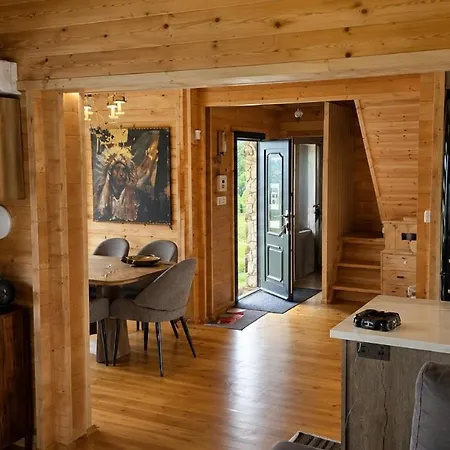 Pinecone Luxury Louvaras